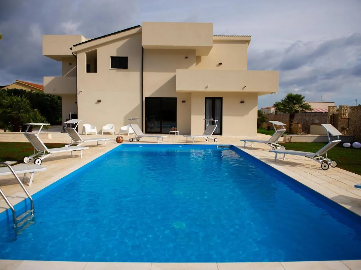 Hotel Tipino à Pizzolungo Maison d'hôtes