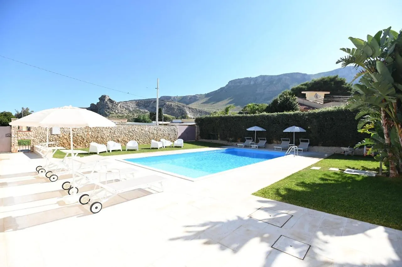 Hotel Tipino à Pizzolungo Maison d'hôtes